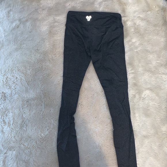 4 pairs of TNA leggings all size Xs - Picture 8 of 8